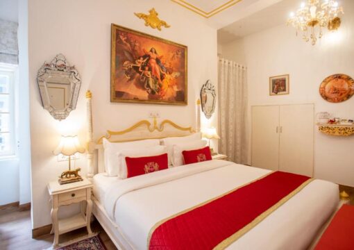 “The Red Lion” Suite
