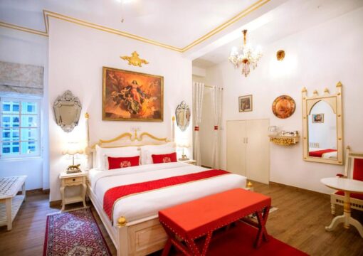 “The Red Lion” Suite
